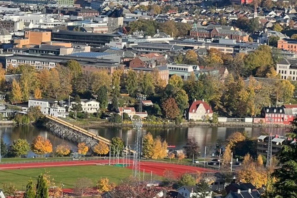 Unik Plass Ved Nidelva Trondheim Exteriér fotografie