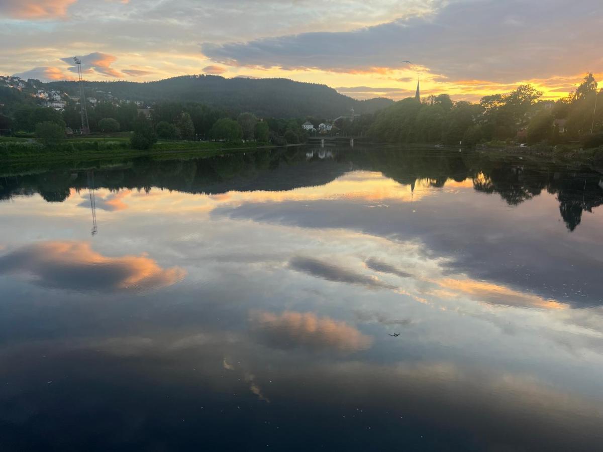 Unik Plass Ved Nidelva Trondheim Exteriér fotografie